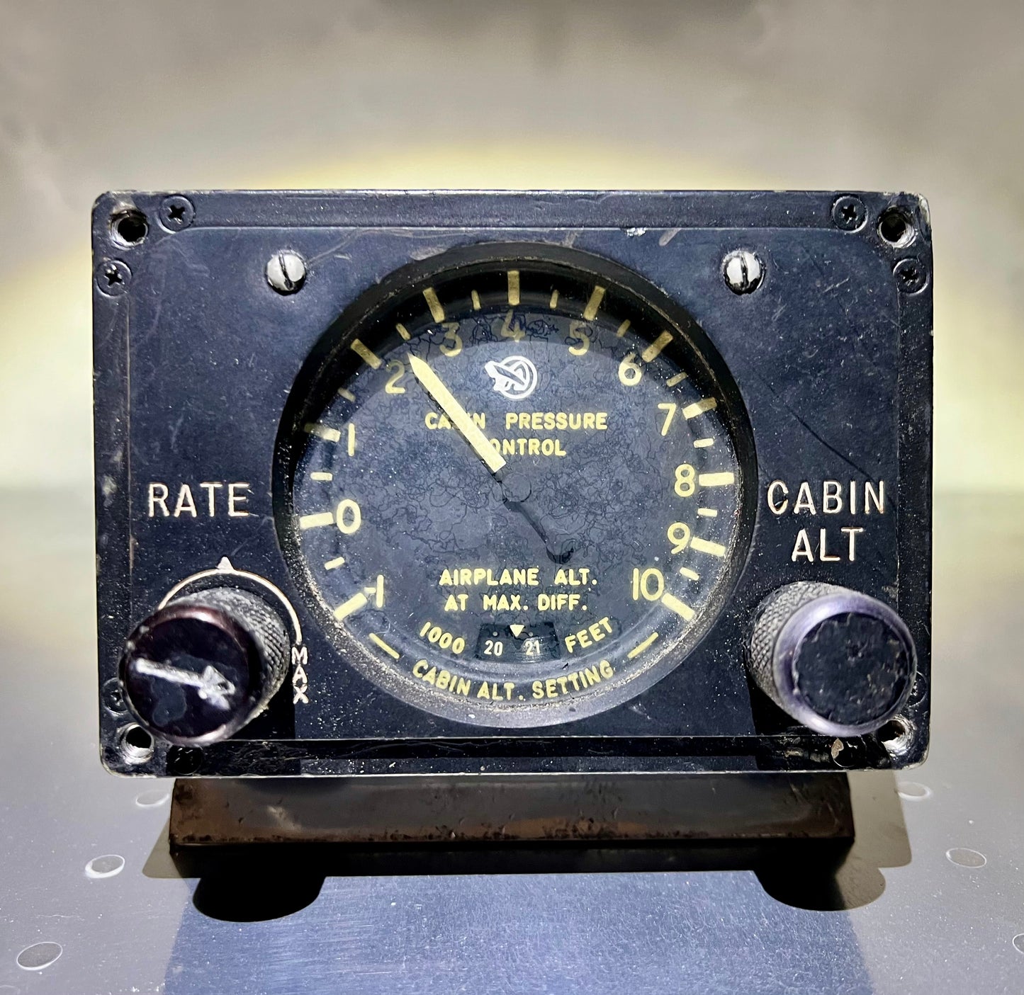 Aircraft cabin pressure controller