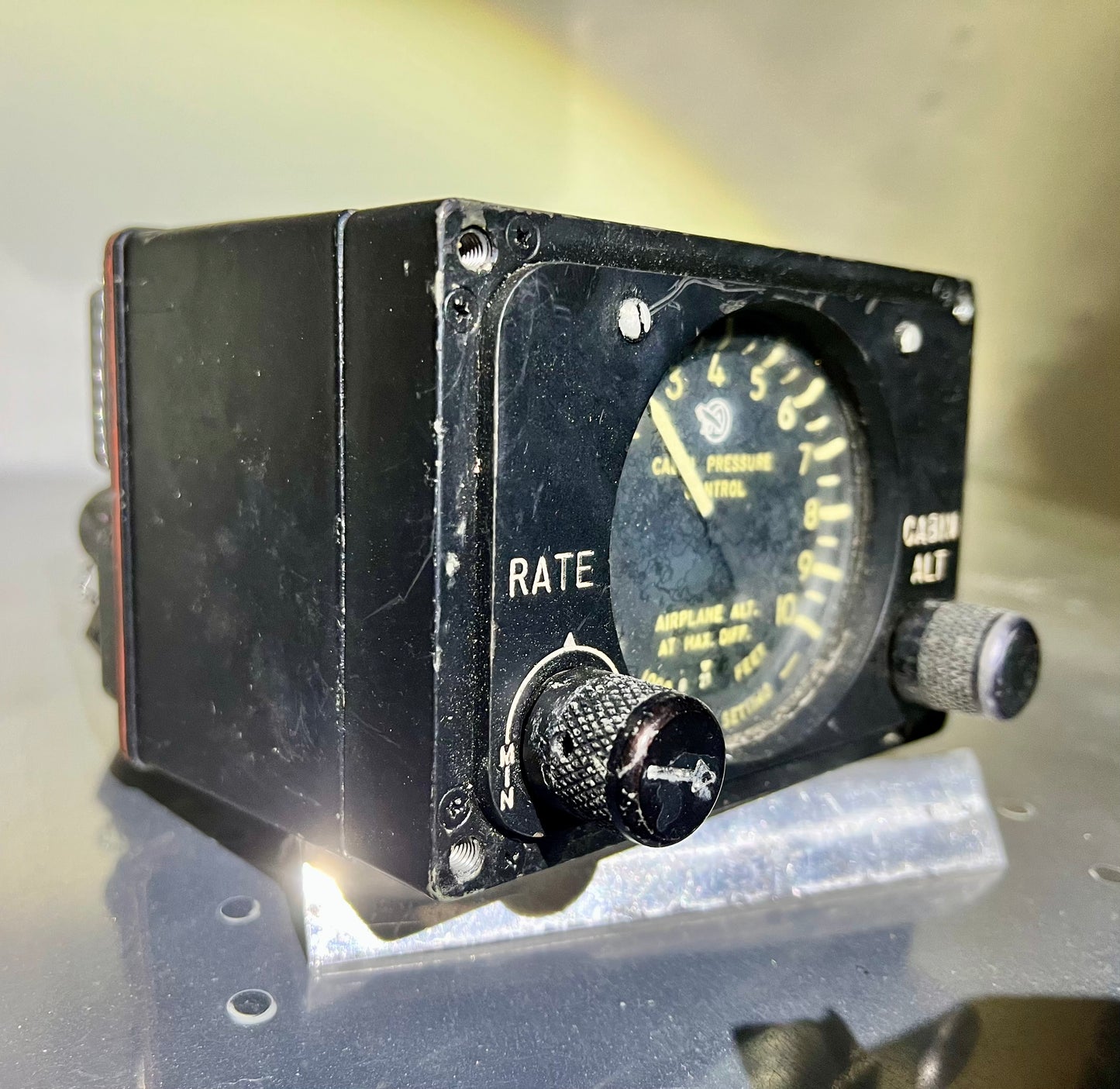 Aircraft cabin pressure controller