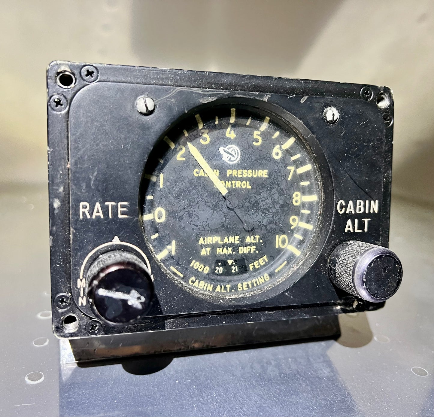 Aircraft cabin pressure controller