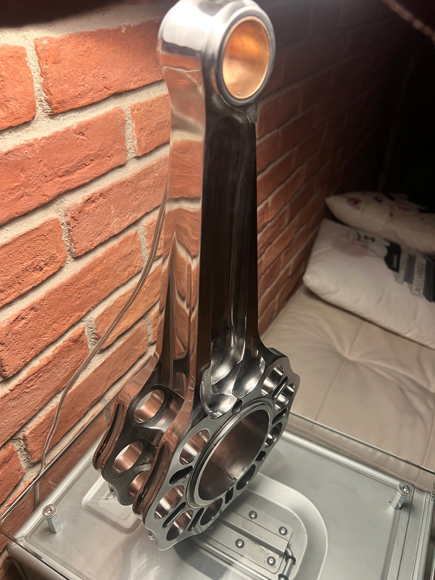 Pratt & Whitney R2800 Double Wasp Master Rod table light