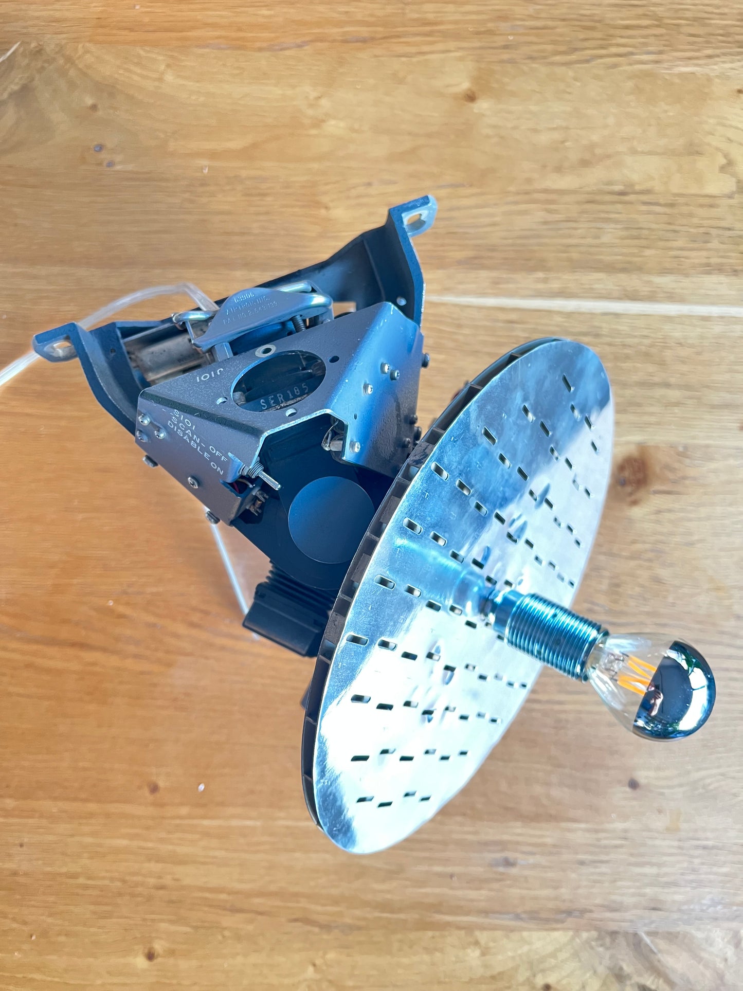 Radar antenna table/wall light