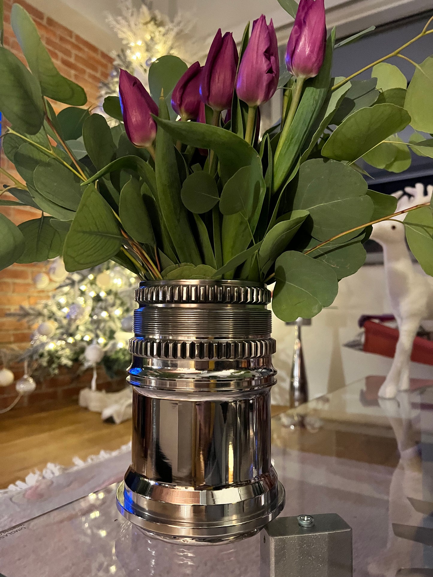 Turbine engine shaft flower vase