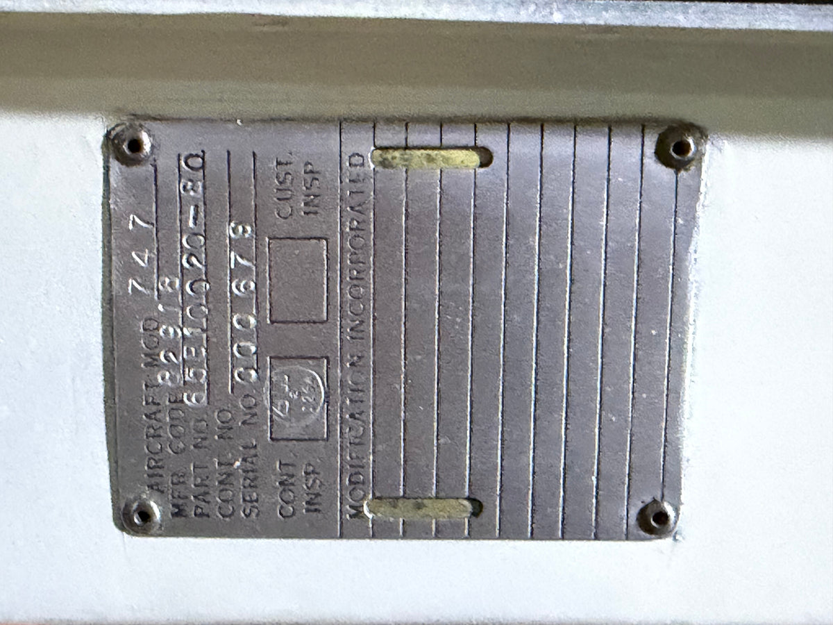 Boeing 747-300 Nose gear door desk