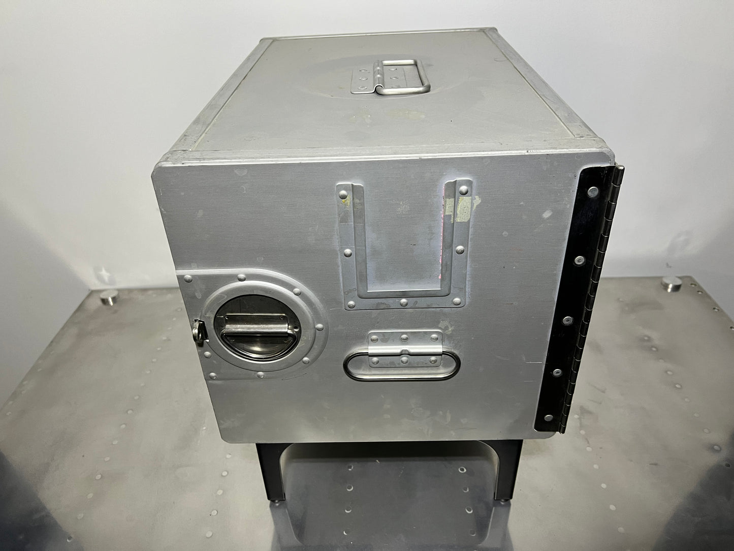 Atlas catering box side table